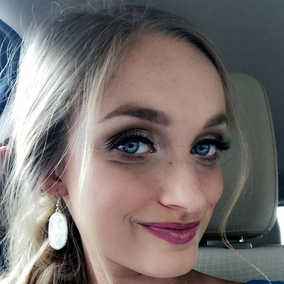 Meet your Posher, Julia - Picture 1 of 1